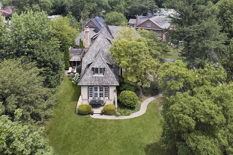127 Robsart Rd Kenilworth, IL 60043