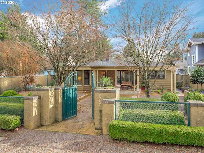 885 8th St Lake Oswego, OR 97034