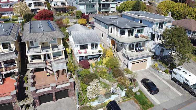 14771 Oxenham Avenue White Rock, BC V4B 2H8