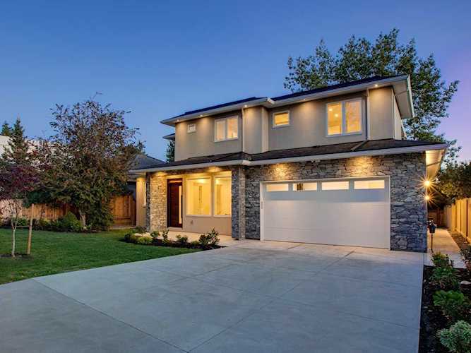 15440 Roper Avenue White Rock, BC V4B 2G5