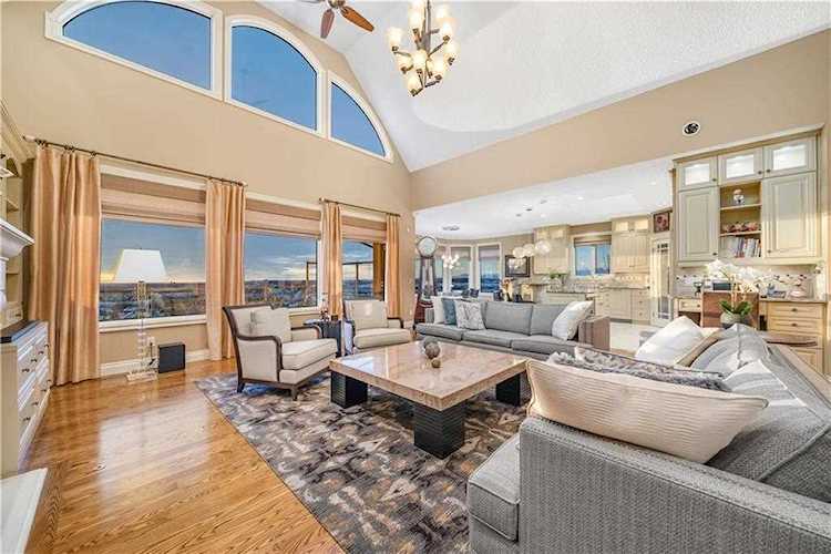 91 Royal Ridge Terrace NW Calgary, AB T3G 5Z1
