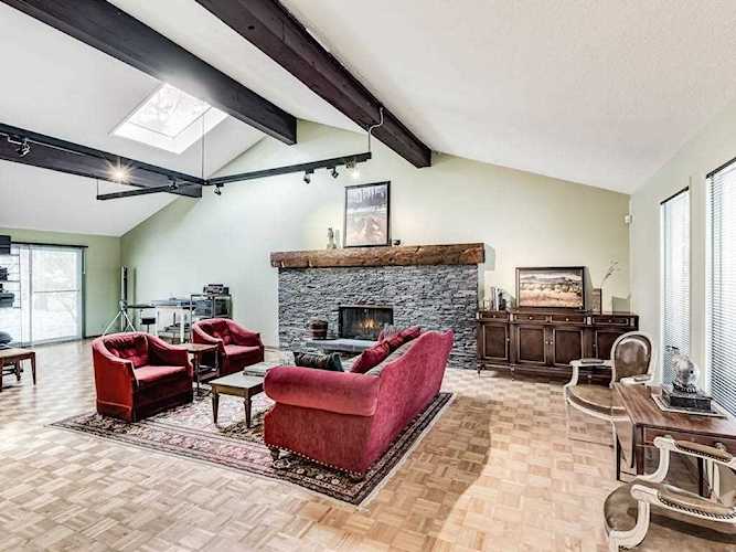 31 White Avenue Bragg Creek, AB T0K 0K0