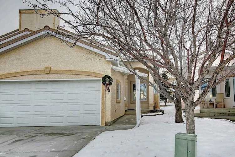 132 Scimitar Heath NW Calgary, AB T3L 2E1