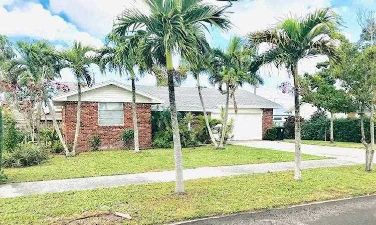 715 Lake Osborne Terrace Lake Worth Beach, FL 33461