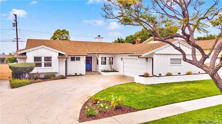 5825 S Garth Avenue Ladera Heights, CA 90056