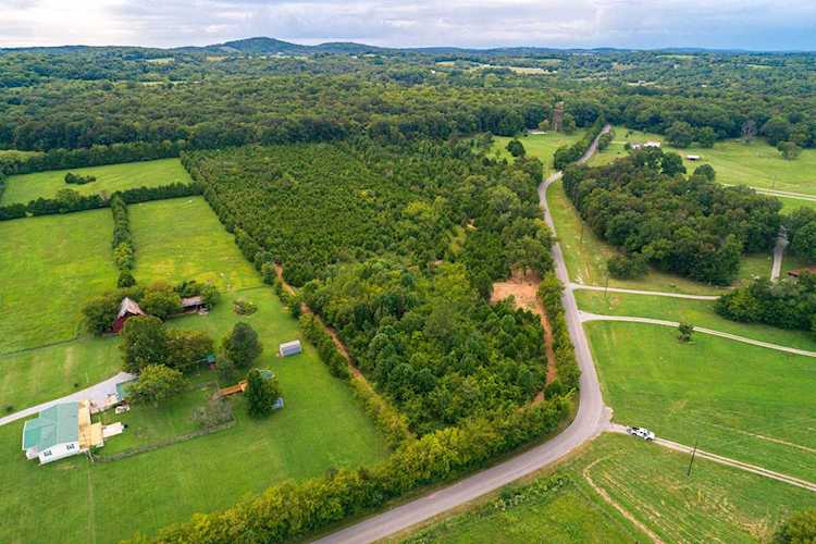 2 Poplar Hill Rd Watertown, TN 37184