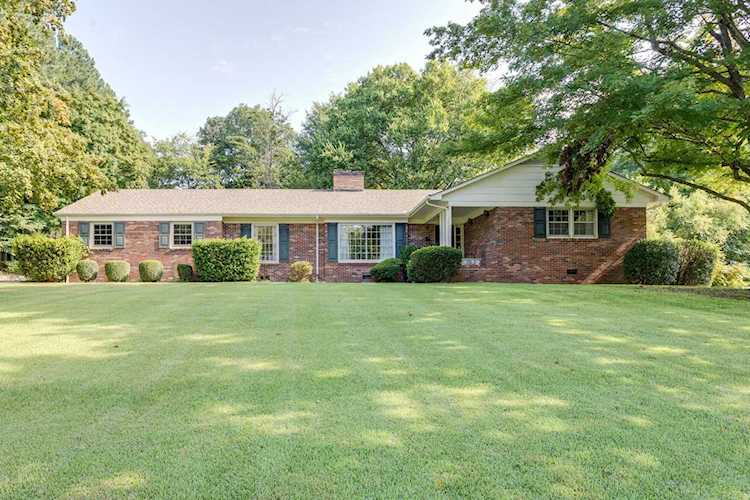 1840 Lakehill Cir Lewisburg, TN 37091