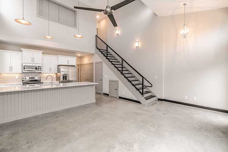 702 Lyndon Lofts Ct Lyndon, KY 40222