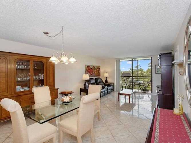7770 Tahiti Lane #403 Lake Worth, FL 33467
