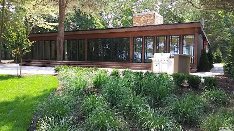 37 Bevin Rd Northport, NY 11768