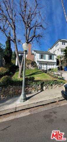 421 N Skyewiay Road Los Angeles, CA 90049