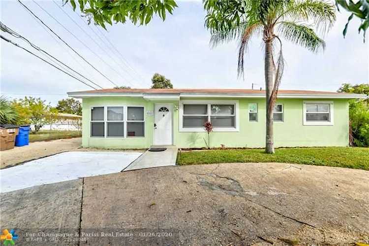 681 SW 15th St Deerfield Beach, FL 33441