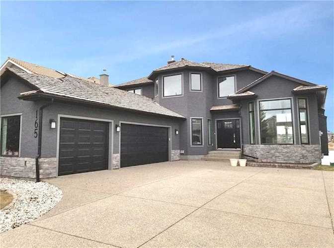 165 Cove Road Chestermere, AB T1X 1E4
