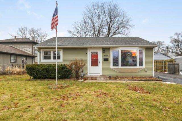 3708 Bobwhite Ln Rolling Meadows, IL 60008