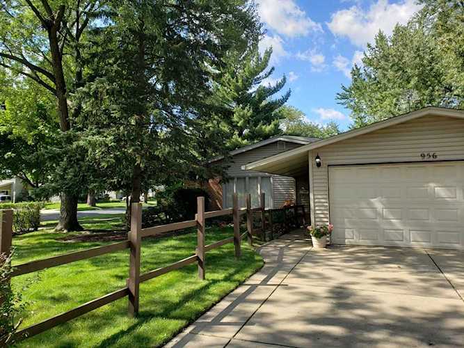 956 Pebble Dr Wheeling, IL 60090