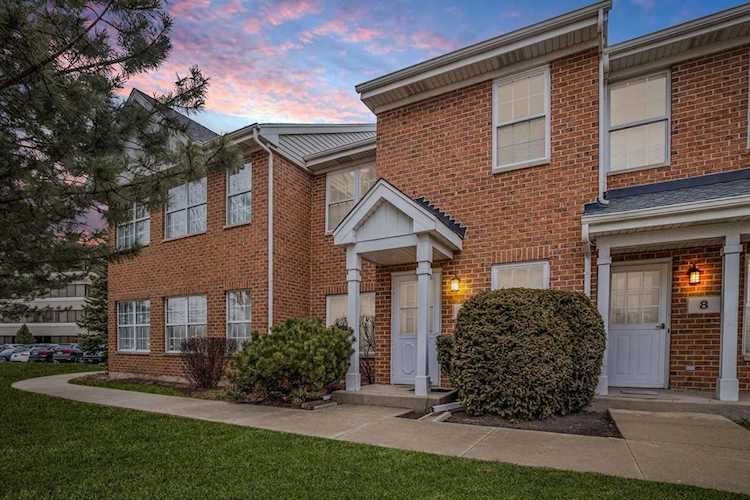 10 Astoria Ct Elmhurst, IL 60126