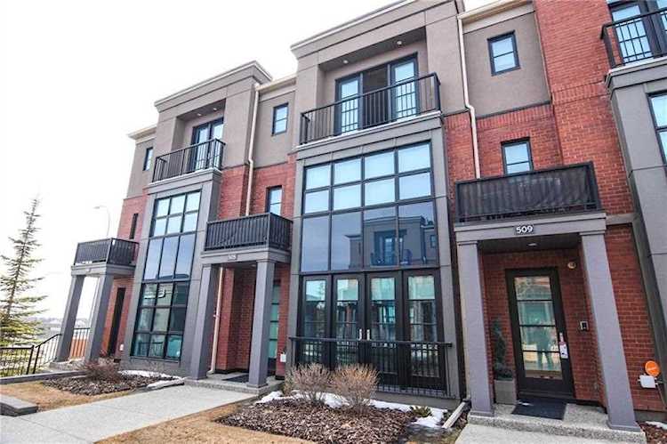 505 Aspen Meadows Hill SW Calgary, AB T3H 0G3