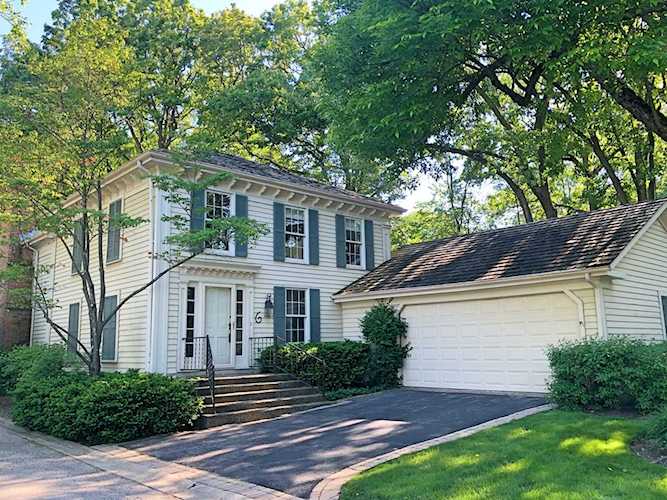 6 Court of Fox River Valley Lincolnshire, IL 60069