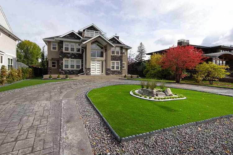 7821 Saskatchewan Drive Edmonton, AB T6C 2L3
