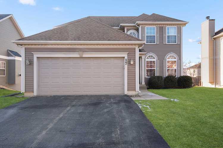 17 Trail Ridge Ct Streamwood, IL 60107