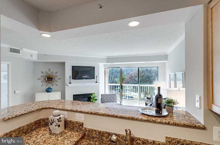 3101 Hampton Dr N #308 Alexandria, VA 22302 | MLS ® VAAX242428 Photo 1
