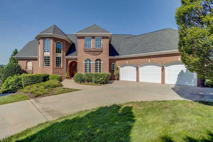505 Conkinnon Dr Lenoir City, TN 37772