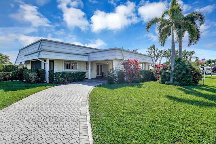 392 Villa Drive Atlantis, FL 33462