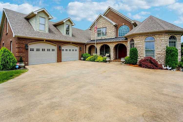 1073 Meadow Ridge Drive Richmond, KY 40475