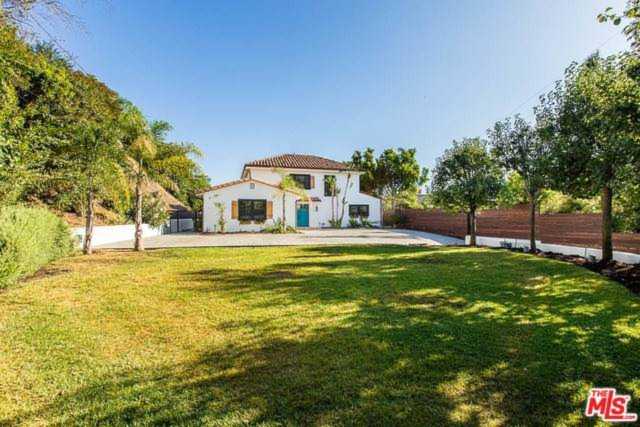 11039 Wrightwood Place Studio City, CA 91604