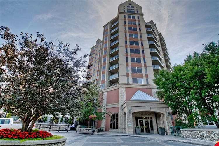 200 La Caille Place SW #804 Calgary, AB T2P 5E2