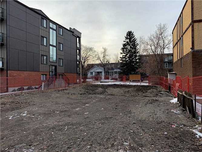 212 6 Avenue NE Calgary, AB T2E 0L7