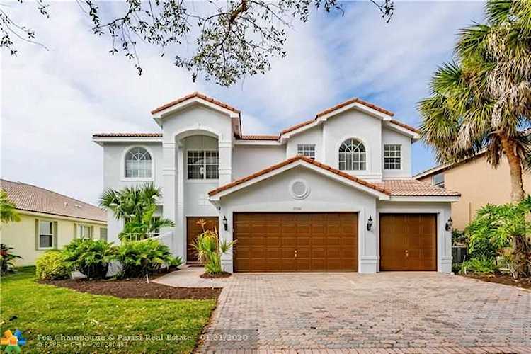 19306 Skyridge Cir Boca Raton, FL 33498