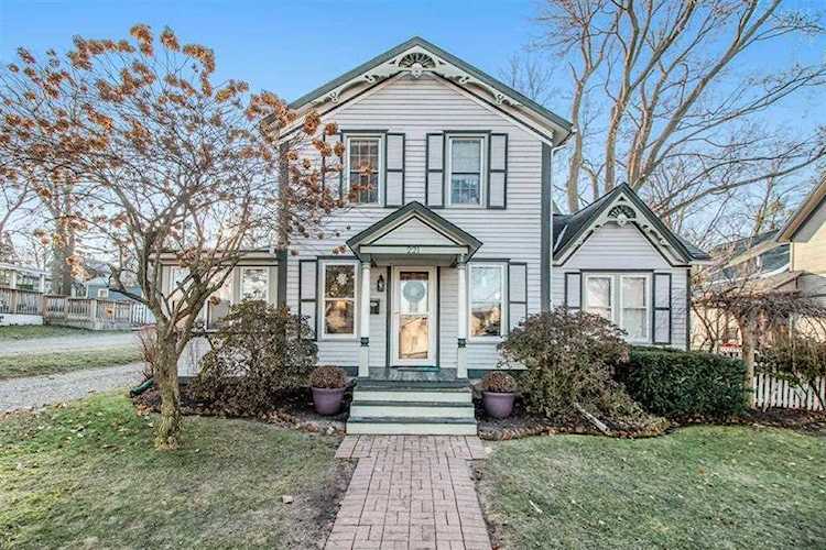 221 W Middle St Chelsea, MI 48118