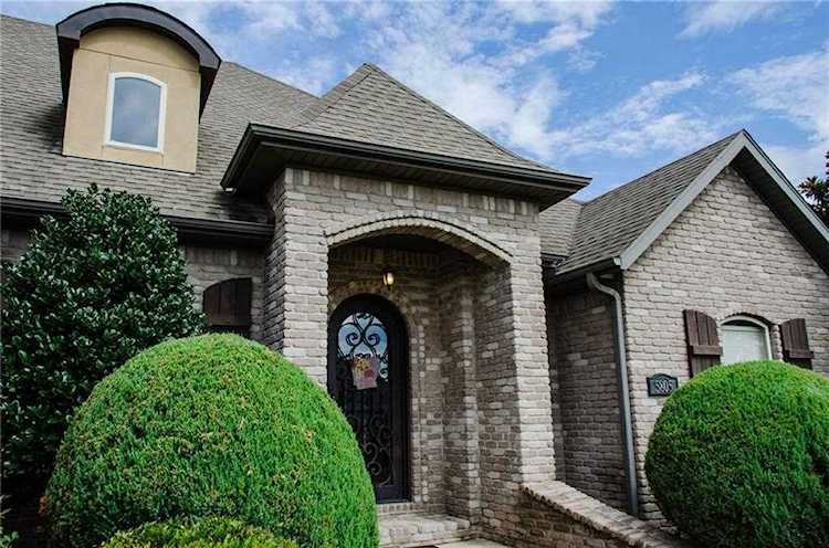 5805 S 66th St Cave Springs, AR 72758