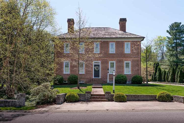 1784 Eastwood Drive Lexington, KY 40502