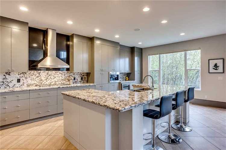 36 Rockcliff Point(e) NW Calgary, AB T3G 5Z4