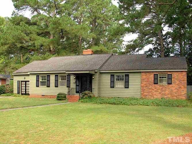 910 S Crescent Drive Smithfield, NC 27577 | MLS 2267633 Photo 1