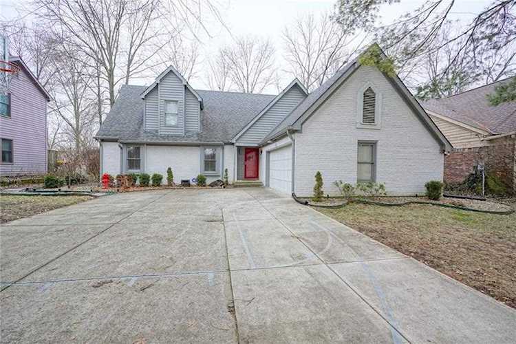 7632 Pinesprings W Drive Indianapolis, IN 46256