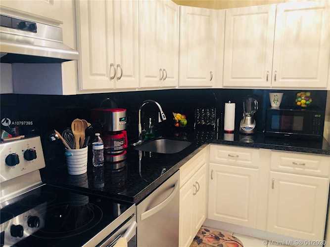 3625 N Country Club Dr #604-3 Aventura, FL 33180