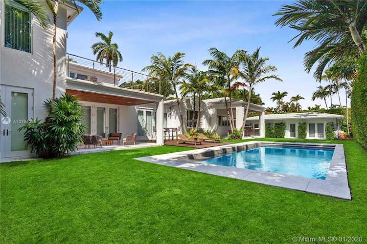 5763 N Bay Rd Miami Beach, FL 33140