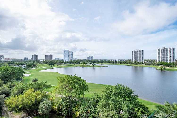 20000 E Country Club Dr #806 Aventura, FL 33180