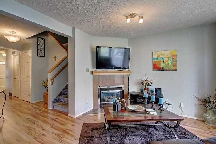 310 Hawkstone Manor NW Calgary, AB T3G 2X2