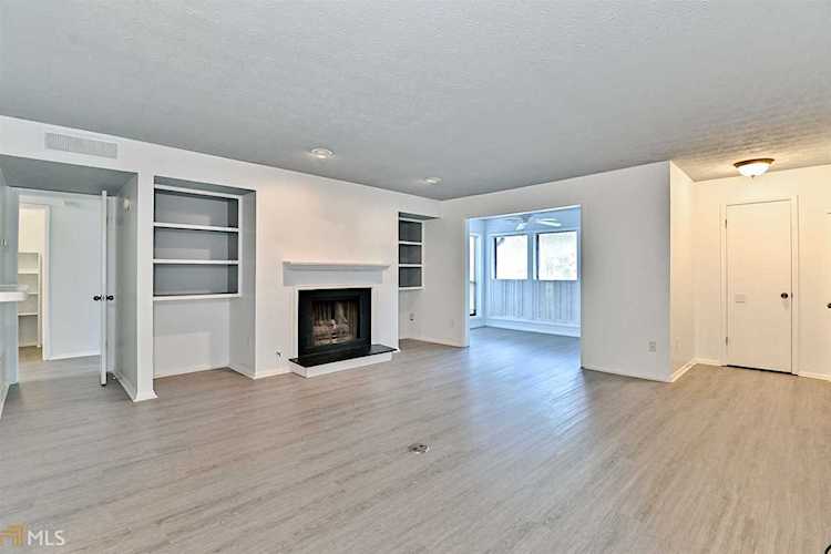 304 Dunbar Dr Dunwoody, GA 30338 | MLS 8730700 Photo 1