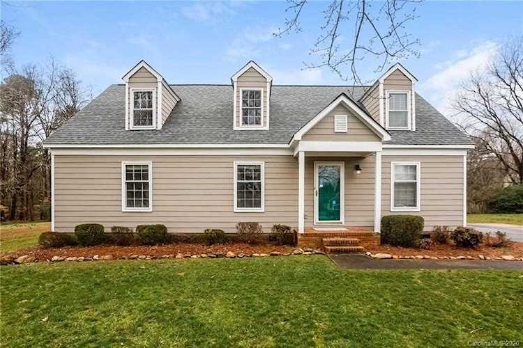 2305 Triple Crown Ct Matthews, NC 28105