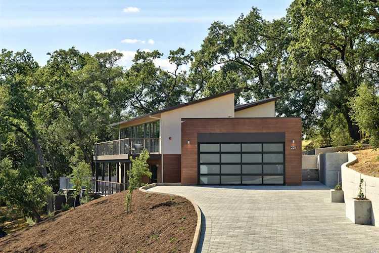 225 Clear Ridge Drive Healdsburg, CA 95448