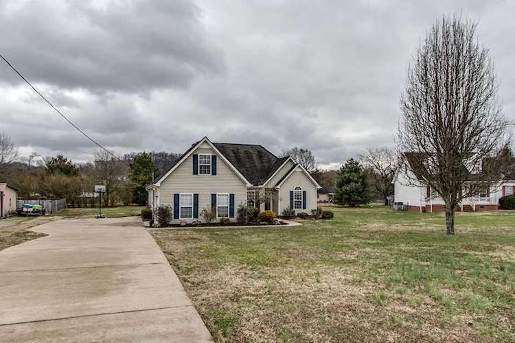 108 Mountain View Rd Bell Buckle, TN 37020