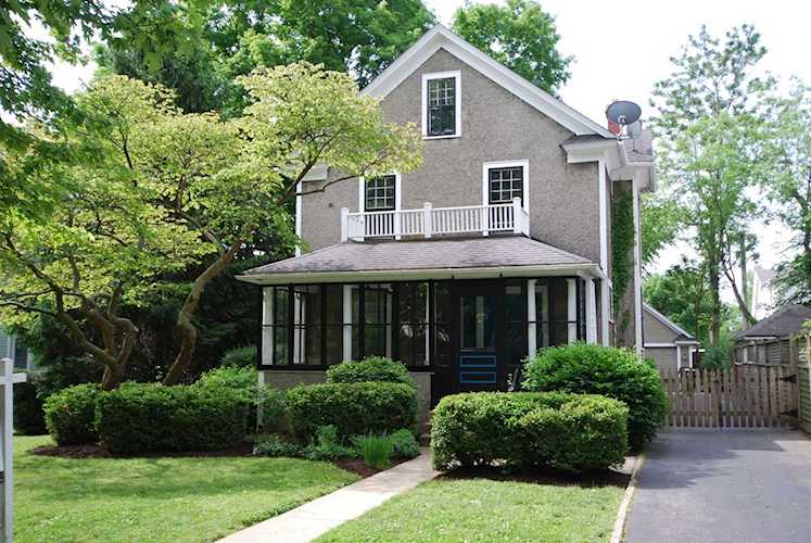 323 W Maple Ave Libertyville, IL 60048