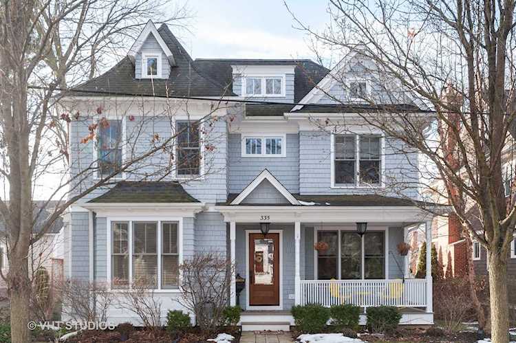 335 Grant Ct Libertyville, IL 60048