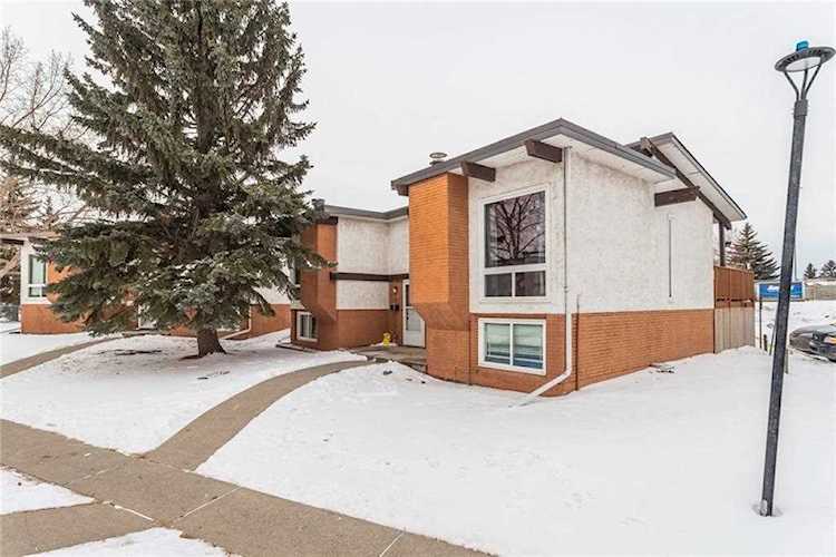 408 Pinemont Gate NE Calgary, AB T1Y 2R6