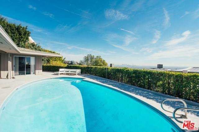 1492 Blue Jay Way Los Angeles, CA 90069